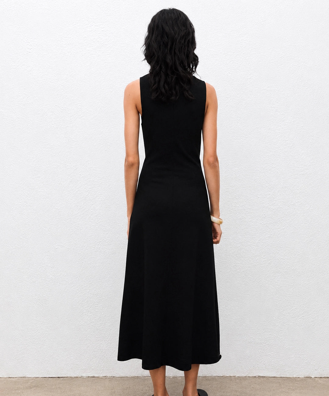 Elegant Sleeveless Midi Dress