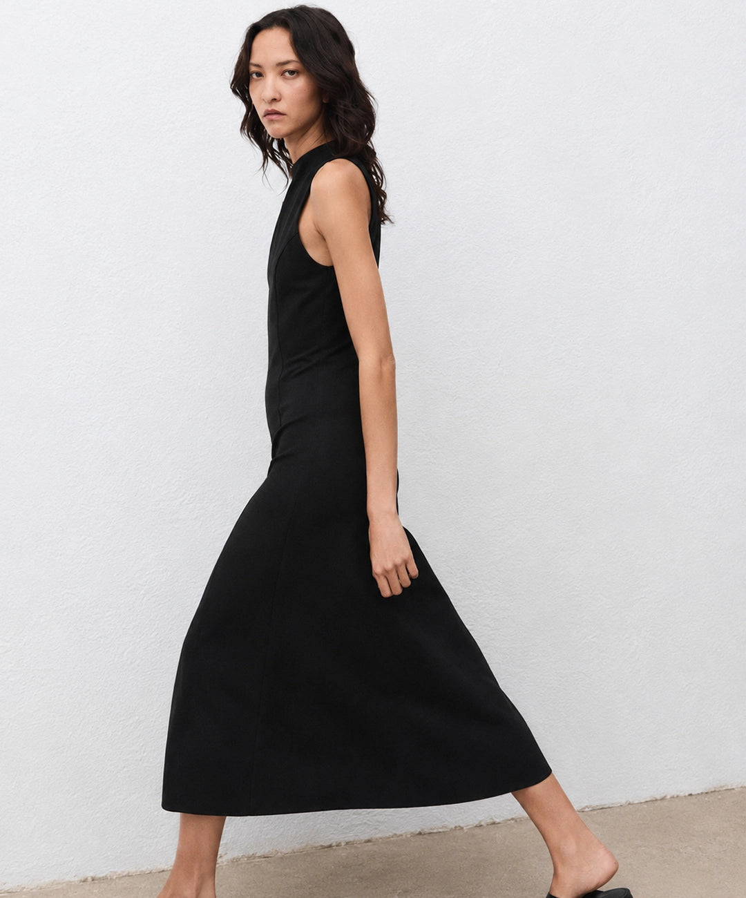 Elegant Sleeveless Midi Dress